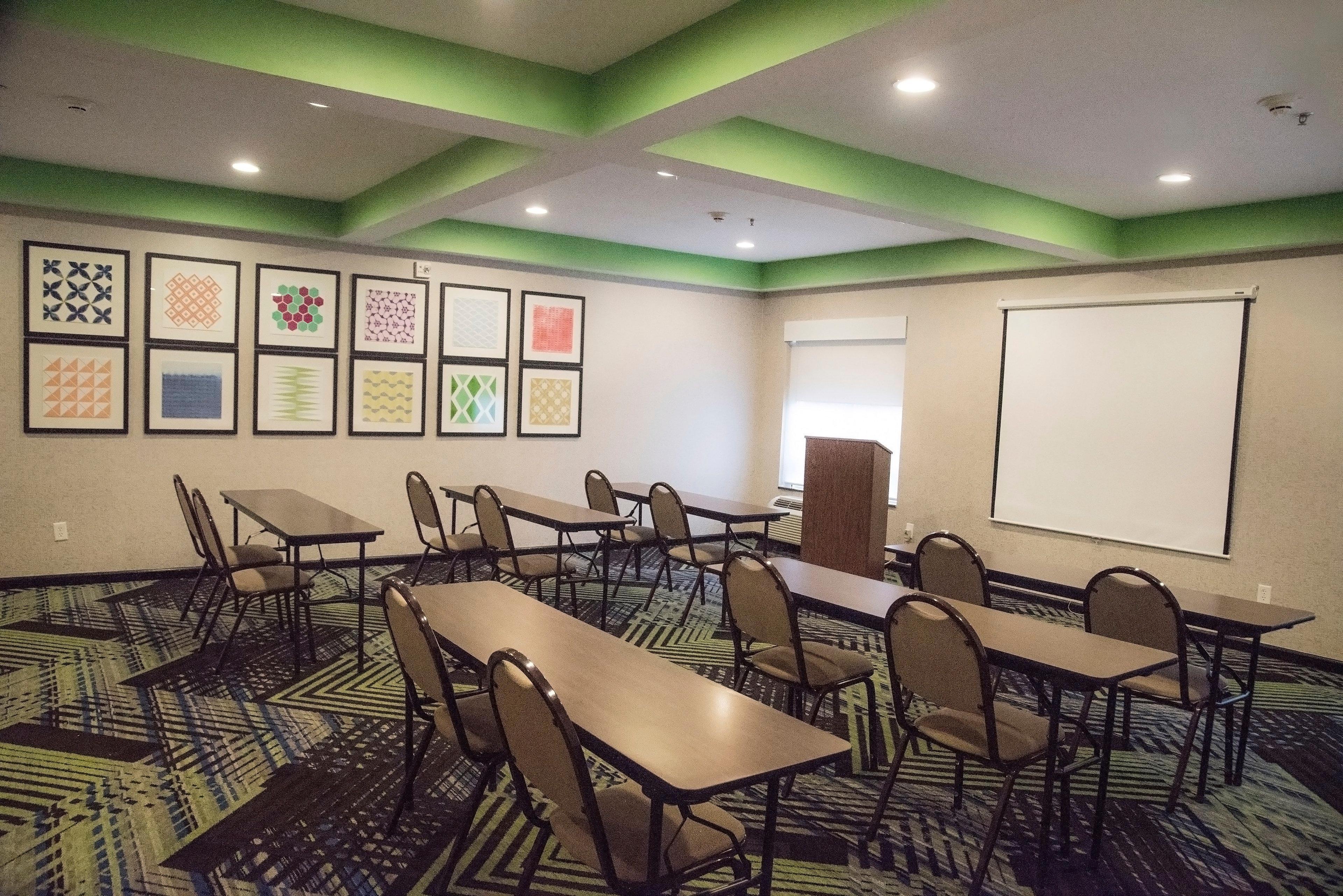 Holiday Inn Express & Suites Alexandria, An Ihg Hotel Екстериор снимка