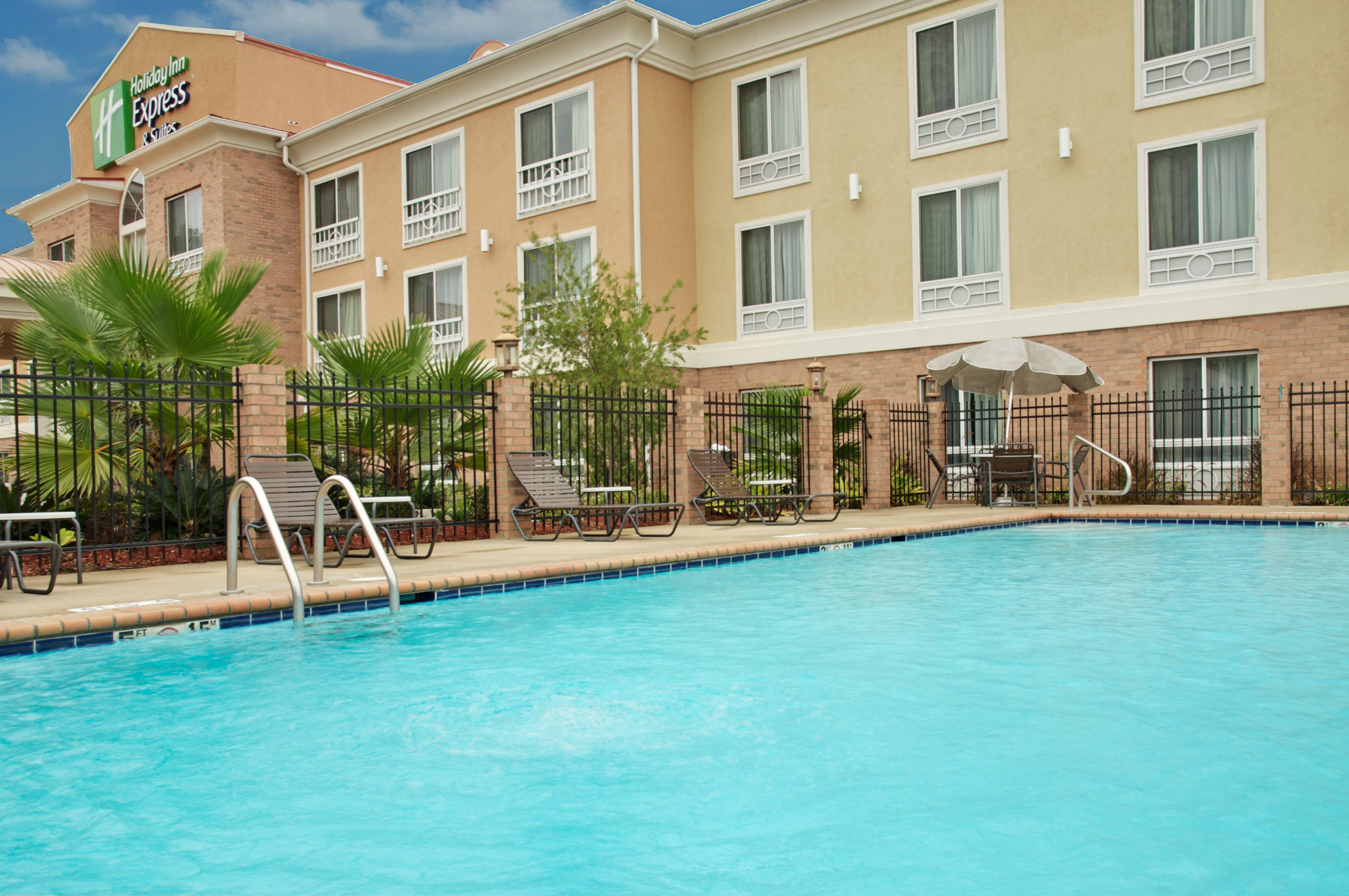 Holiday Inn Express & Suites Alexandria, An Ihg Hotel Екстериор снимка