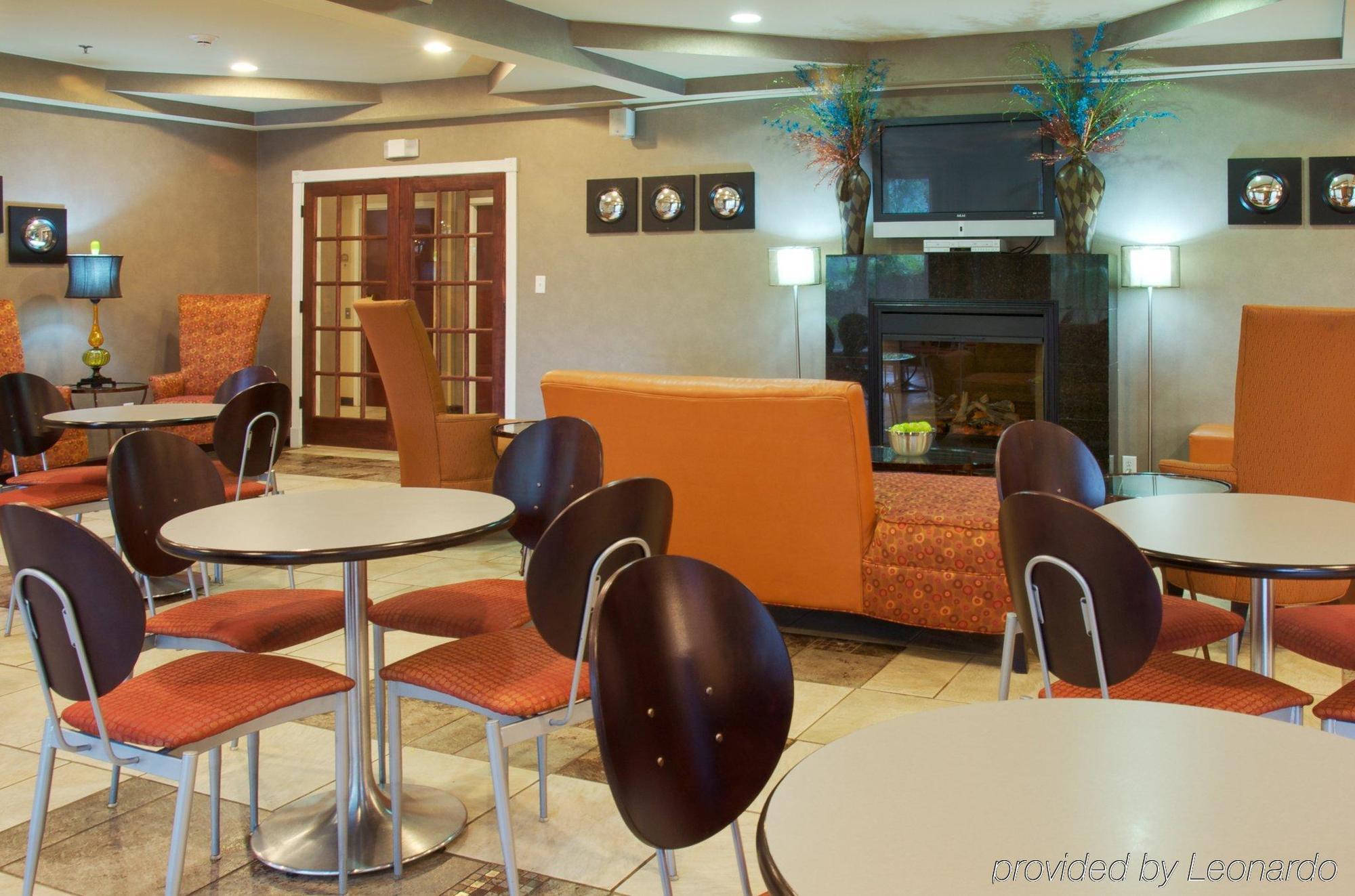 Holiday Inn Express & Suites Alexandria, An Ihg Hotel Ресторант снимка