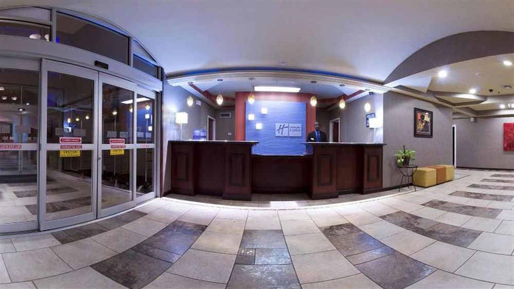 Holiday Inn Express & Suites Alexandria, An Ihg Hotel Екстериор снимка