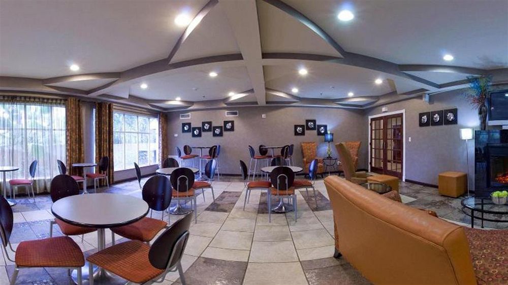 Holiday Inn Express & Suites Alexandria, An Ihg Hotel Екстериор снимка