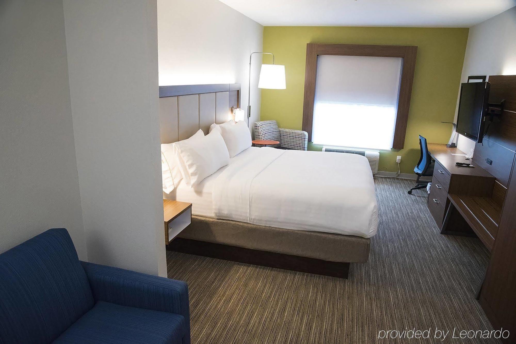 Holiday Inn Express & Suites Alexandria, An Ihg Hotel Екстериор снимка