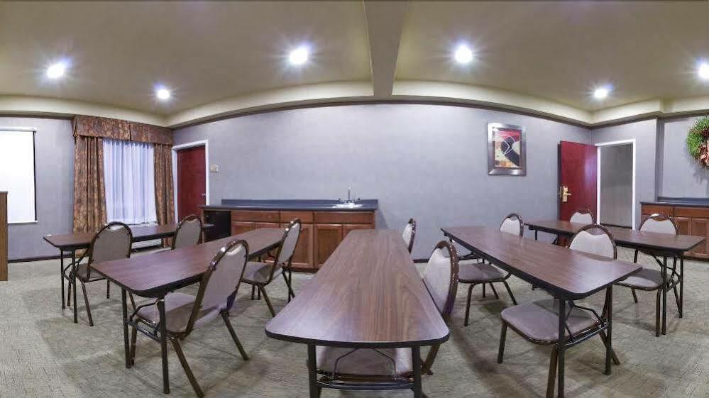 Holiday Inn Express & Suites Alexandria, An Ihg Hotel Екстериор снимка