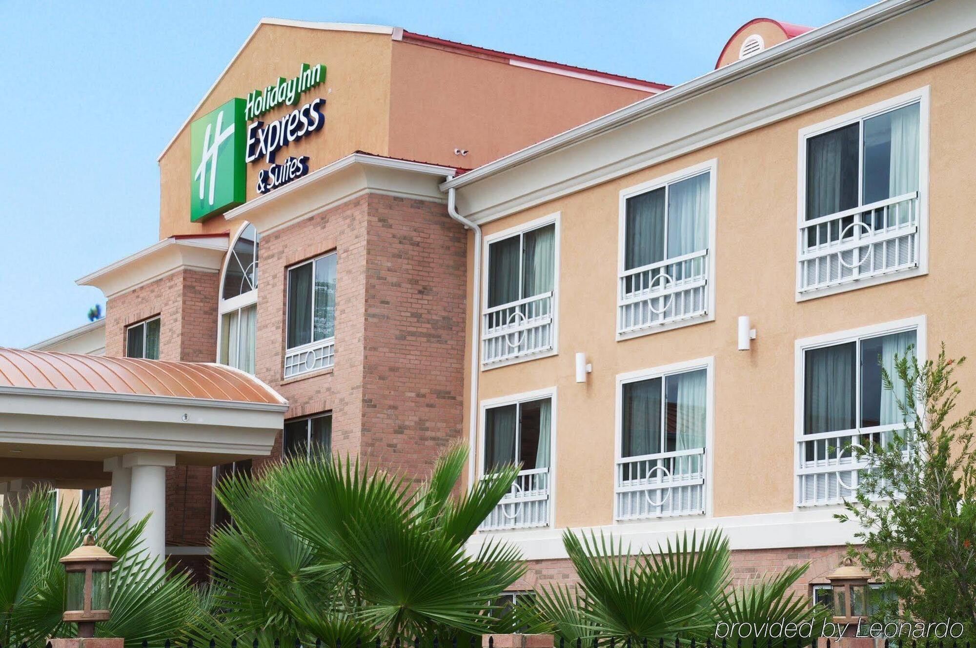 Holiday Inn Express & Suites Alexandria, An Ihg Hotel Екстериор снимка