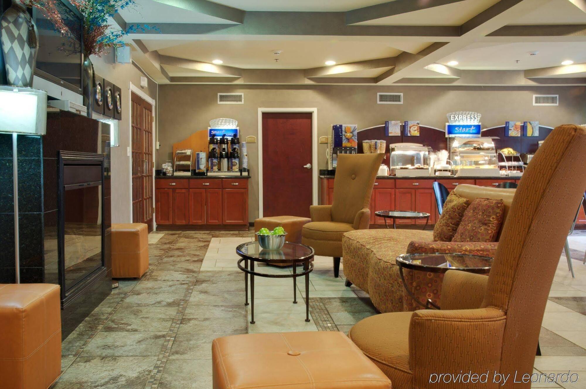 Holiday Inn Express & Suites Alexandria, An Ihg Hotel Екстериор снимка