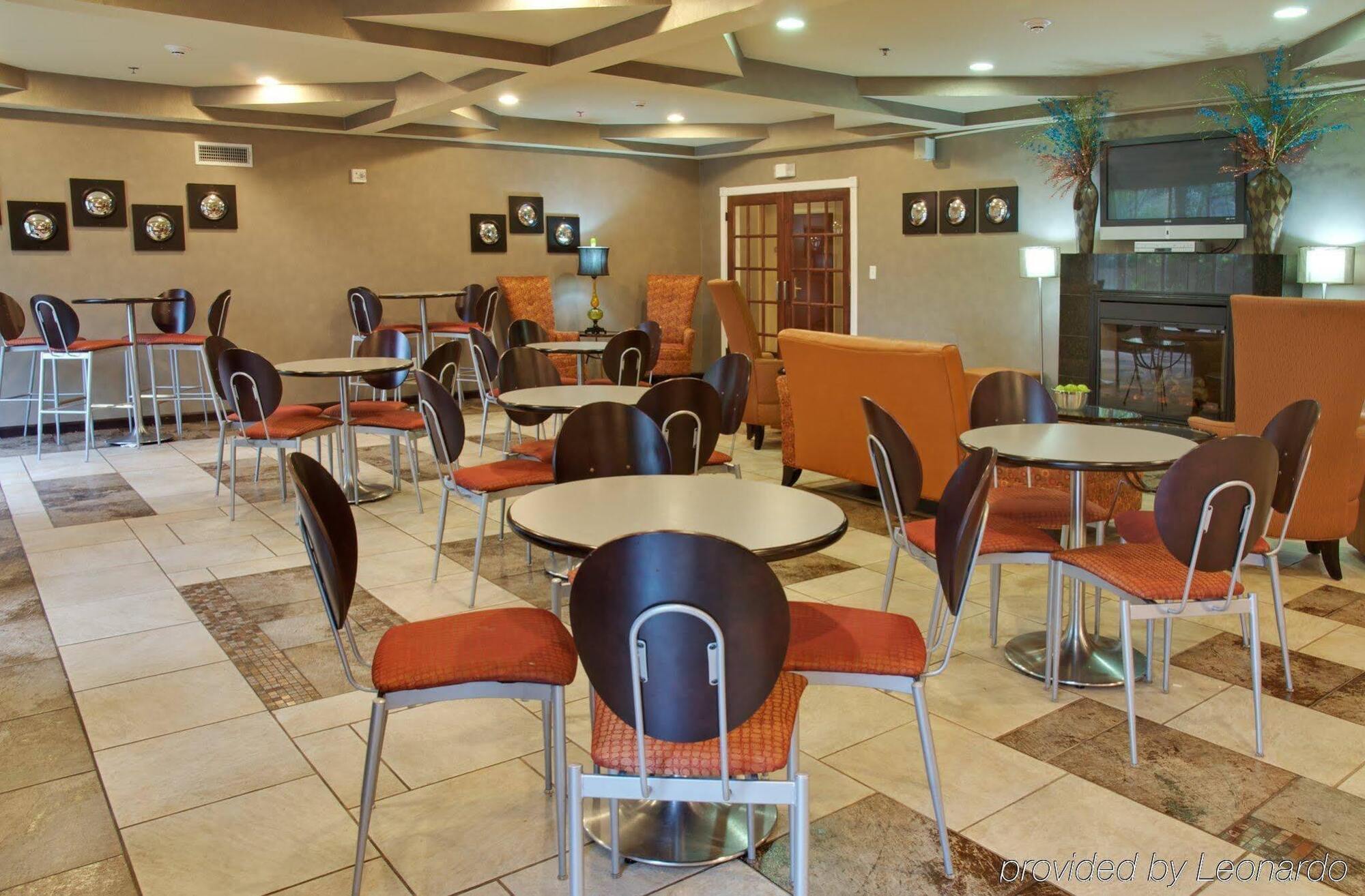 Holiday Inn Express & Suites Alexandria, An Ihg Hotel Екстериор снимка